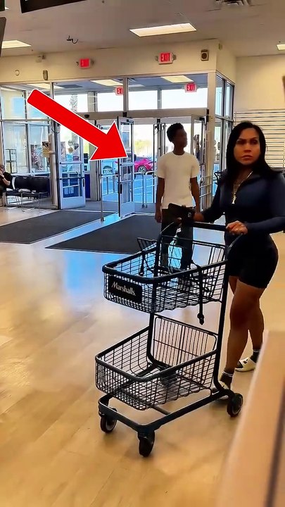 You wont believe what this teenager does in the store 👟🥾❤️🥰
