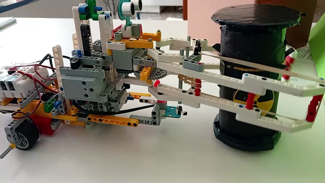 STEM Robotics Test - Robotic Claw Mechanism and Vertical Cargo Lift