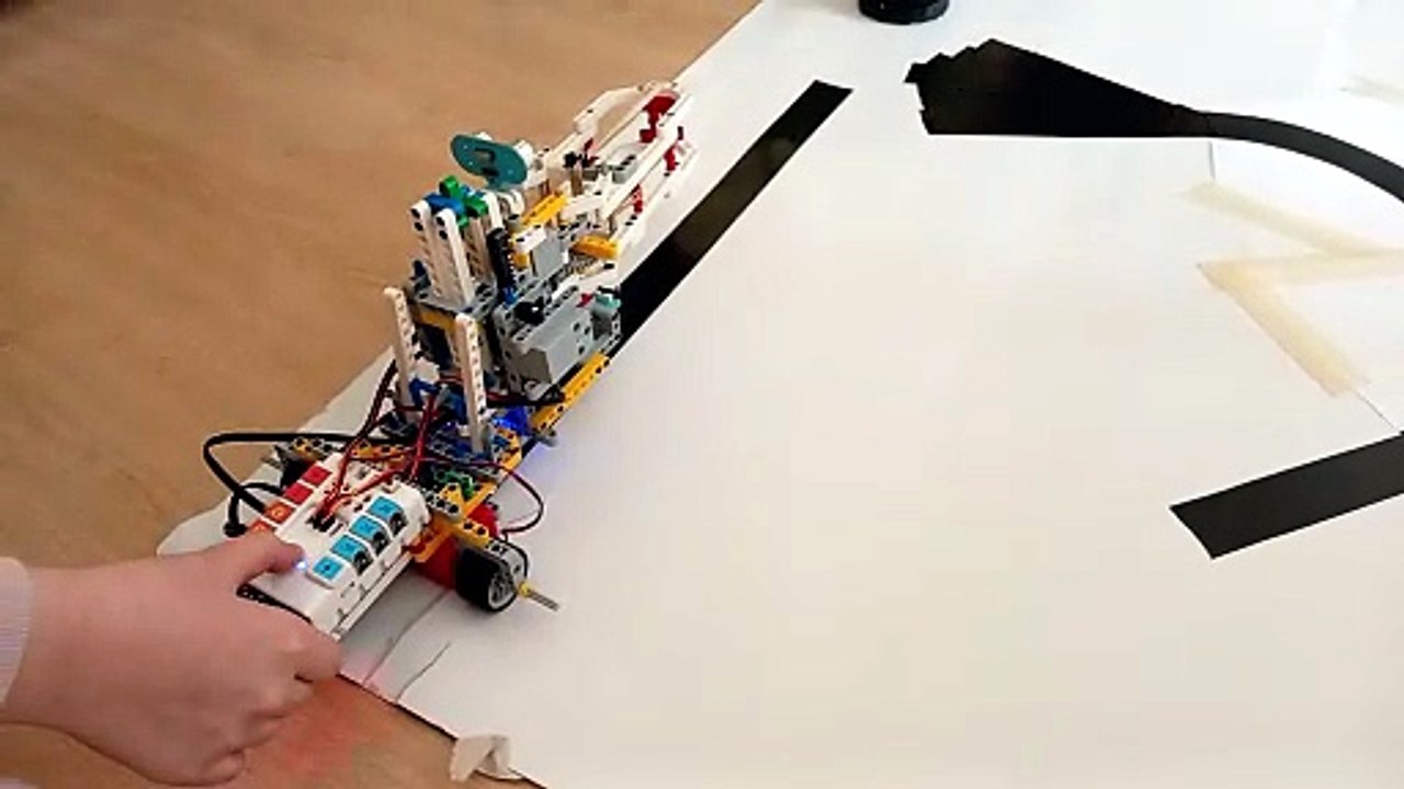 STEM Robotics Blooper - Perfect Code vs Bad Mechanical Design
