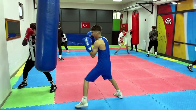 Genç boksör Azat Kaya'nın hedefi Avrupa'da Türkiye'yi temsil etmek | Ajansspor | AA
