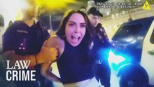 ¡Sacan cargando a una 'Karen' de un bar en Florida tras hacer un berrinche, según la policía!
