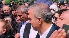Emir ve Ozcagdas, İçişleri Bakanı Çiftçi ile görüşmenin ardından genel merkezin önüne doğru yürüyor