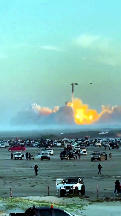 Massive SpaceX Starship Launch From The Beach! 🚀