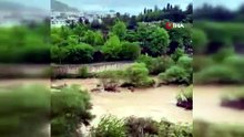 Diyarbakır'da etkili olan sağanak yağış hayatı olumsuz etkiledi