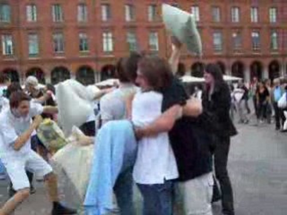 pillows fight toulouse