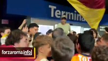 Svilar, il ritorno da eroe. Mile impazzisce tra la folla: “Forza Roma”