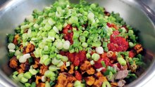 Diners, Drive-Ins and Dives - Season 55 Episode 4 - Sandwiches, Sausage & Sweet Snacks