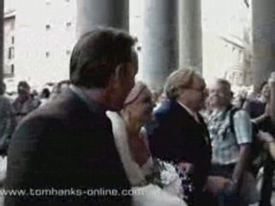 Tom Hanks helps the bride on the set of "Angels & Demons" !!