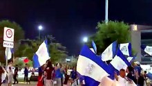 Aficionados del azul se reúne en la Plaza Mayor para celebrar la décima