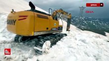 Şırnak’ta 7 metreyi aşan karla mücadele