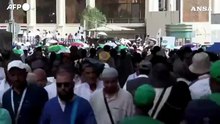 L'arrivo dei pellegrini nella Grande Moschea della Mecca
