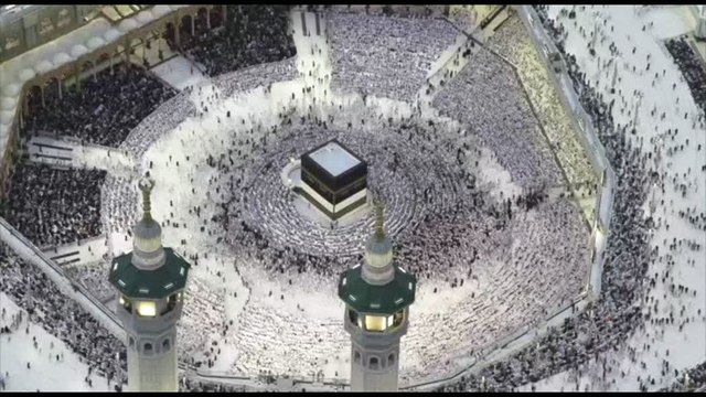 Il rituale del Tawaf nella Grande Moschea della Mecca in timelapse