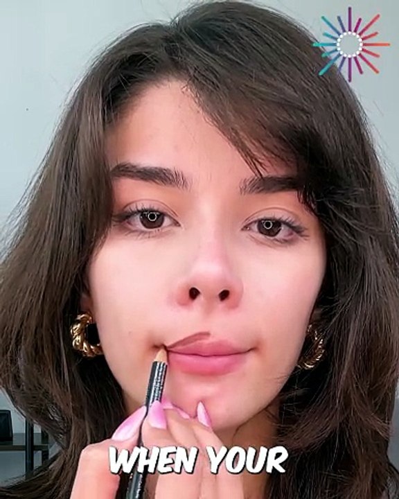 Learn how to overline your lips like a pro! 💋💄