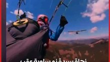 نجاة سيدة نمساوية عقب اصطدام طائرة بمظلتها الشراعية بجبال الألب