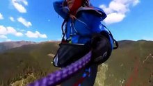 Vídeo tenso: parapentista é atingida por avião nos Alpes da Áustria