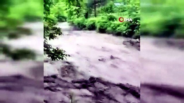 Sağanak yağışlar köylülerin kabusu oldu! Dere taştı halk tedirgin oldu