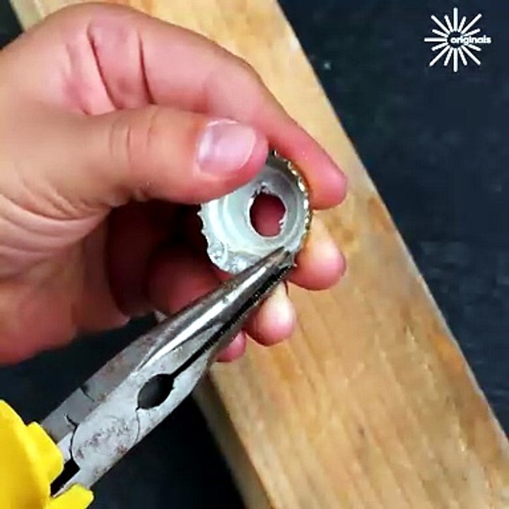 Epic DIY idea using metal bottle caps!  😲💯