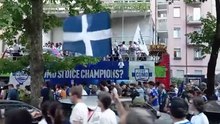 Como, è festa Champions! Tifosi e squadra si riuniscono per le vie della città