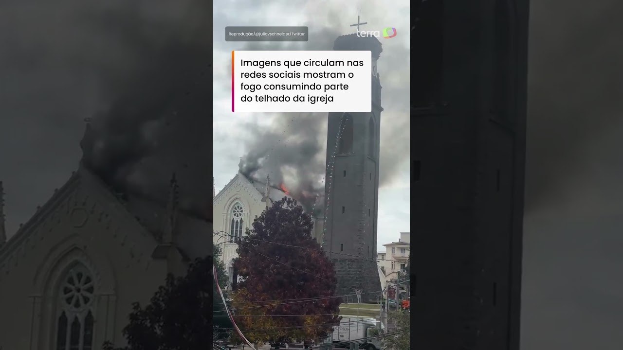 Incêndio atinge igreja centenária na Serra Gaúcha #shorts