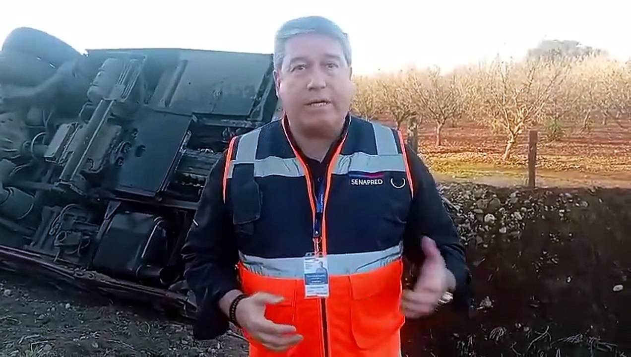 Grave volcamiento de bus entre Freire y Villarrica deja al menos un fallecido y 35 heridos