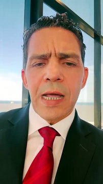 El politólogo e internacionalista Luis González destacó que la visita se produce en un contexto de cambio de época, donde Estados Unidos, potencia hegemónica en declive, se enfrenta a una China en ascenso que, según sus palabras.
