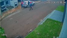 Imagens flagram assalto em plena luz do dia no Bairro Barcelona em Cascavel