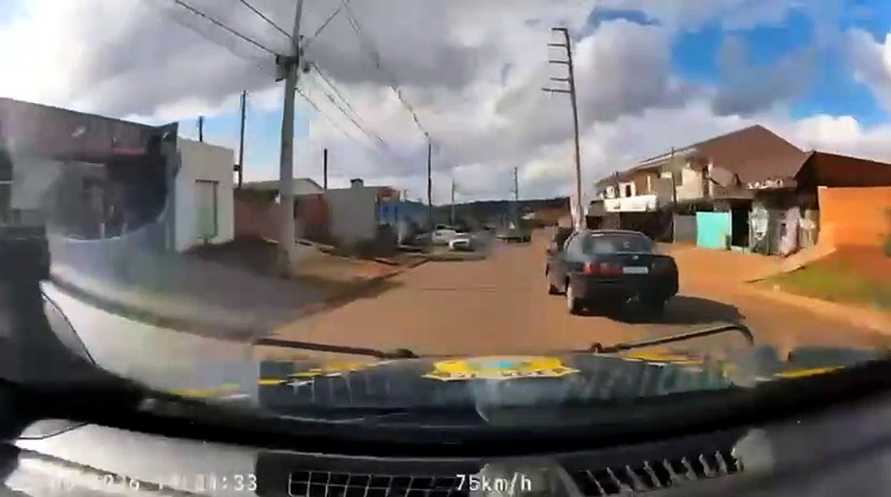 PRF apreende quase 180 kg de maconha após perseguição na BR-467 em Cascavel