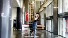 CHP Genel Merkezi’nde polis müdahalesinin izleri siliniyor