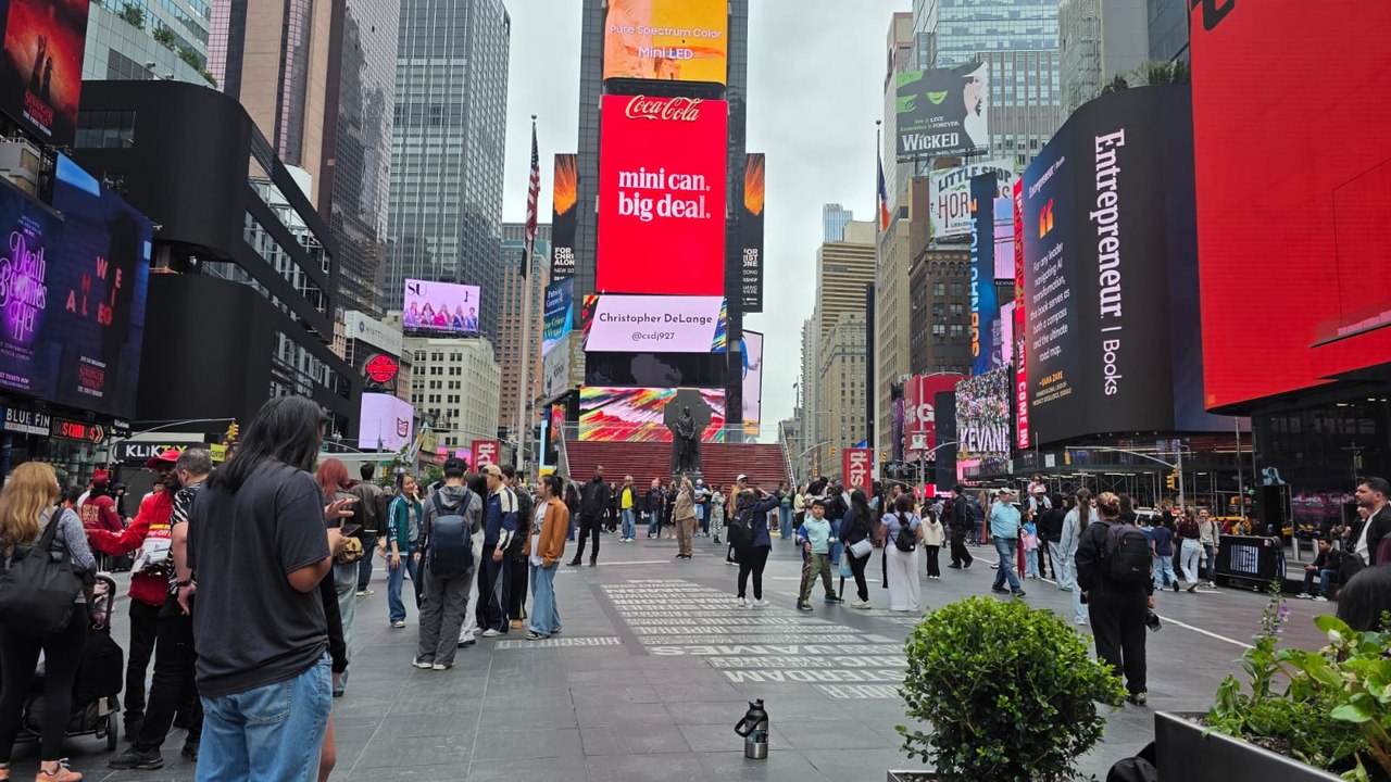Memorial Day 2026: Warga Nikmati Libur dan Diskon Besar di Times Square