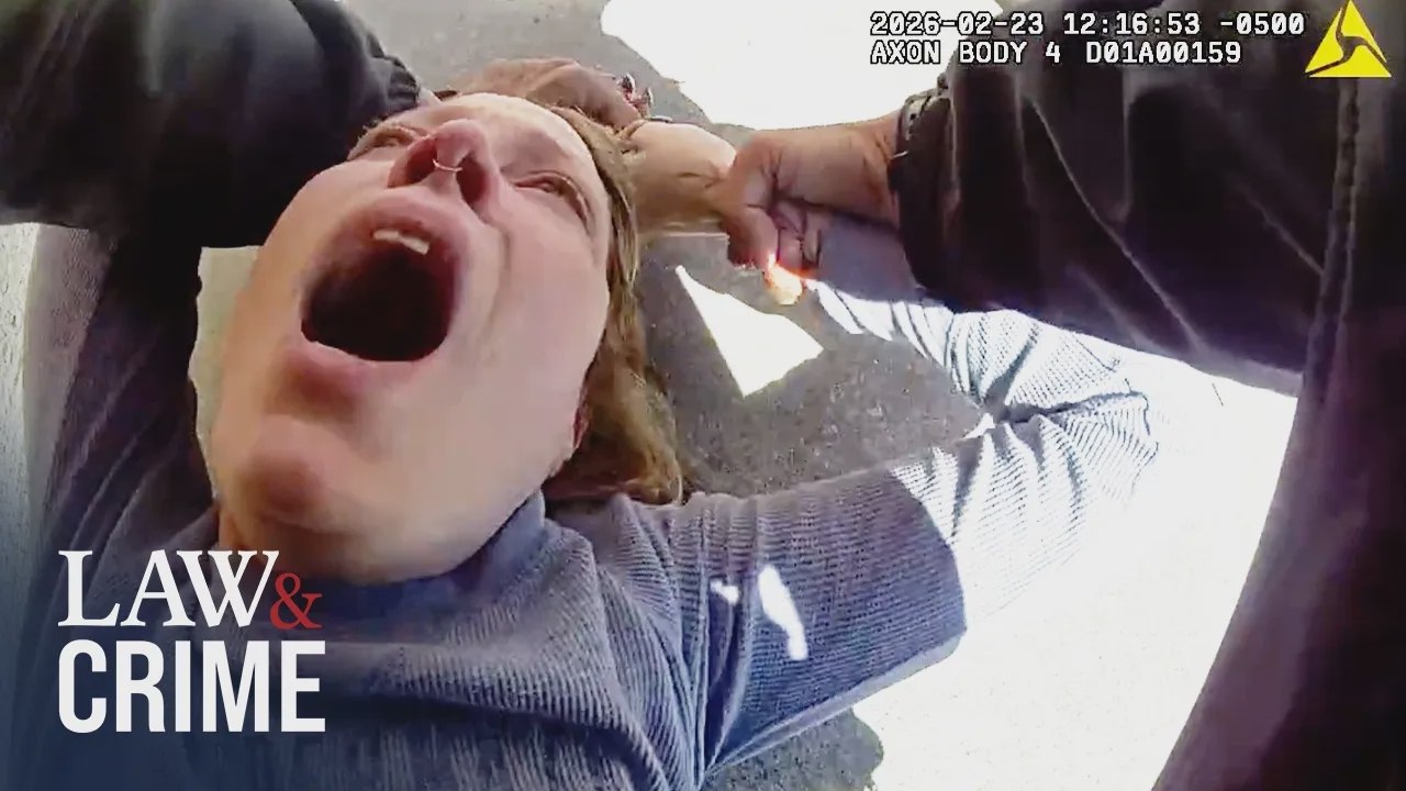Un conducteur enragé agresse une femme enceinte lors d’une bagarre sur un parking, selon la police