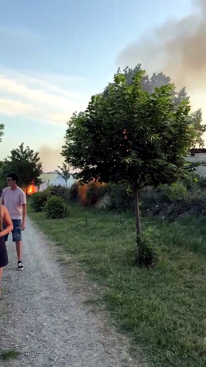 Los bomberos intervienen en un incendio en San Cristóbal