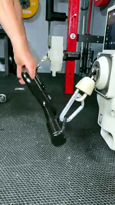 Andreoni Bar Preview: Cambered Functional Trainer Cable Attachment