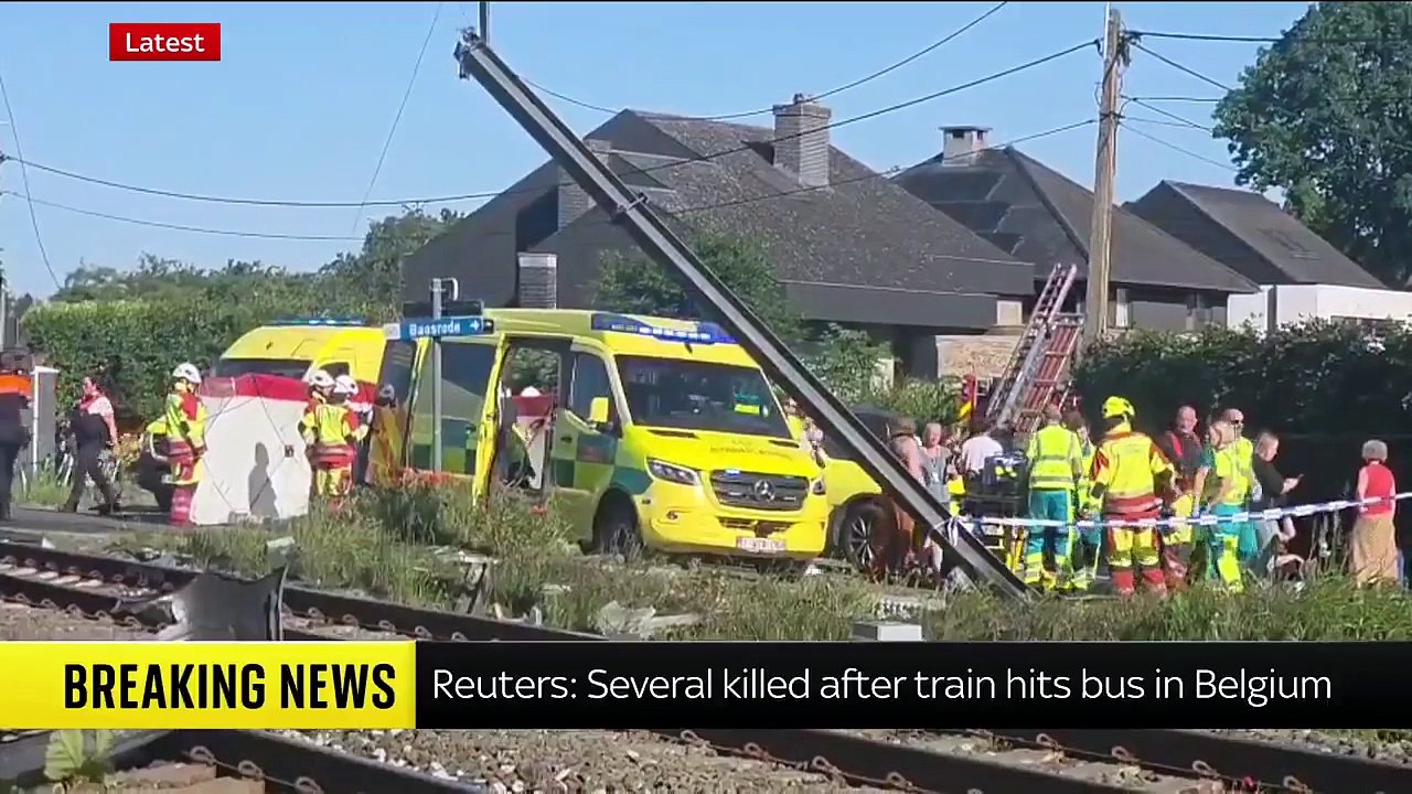 Belgique : Un car scolaire percute un train près de Buggenhout - Le ministre de l'Intérieur fait état de plusieurs "victimes" - Le choc a été "excessivement violent"