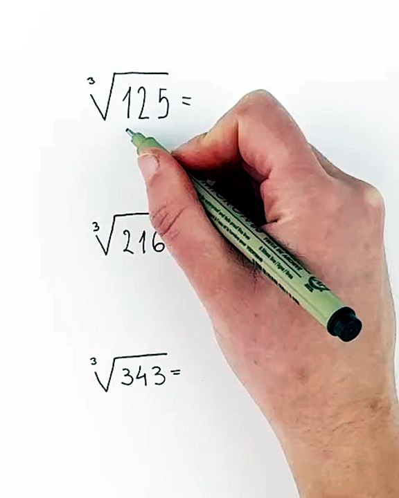 Master square roots with this quick trick! 🔢