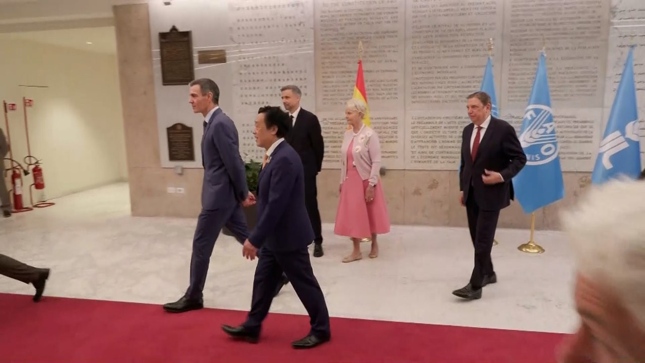 Pedro Sánchez guarda silencio sobre Zapatero a su llegada a Roma