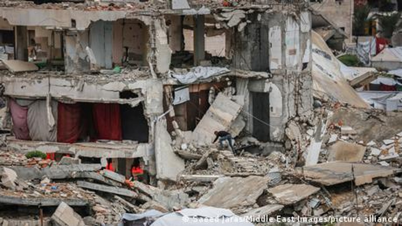 The dangers of living along Gaza's shifting front lines