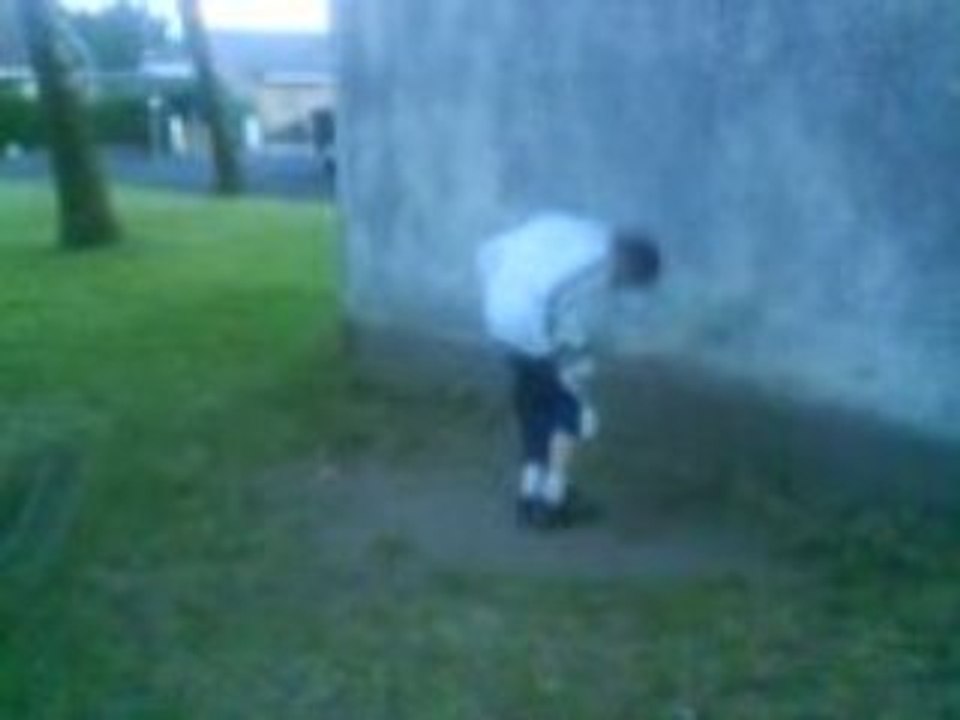 Quentin ballon dan la jambe