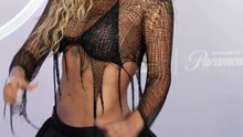 Karol G recibe el premio Excelencia como Artista Internacional y Mejor Álbum Latino con su 'Tropicoqueta' en los AMA 2026 con un total look black