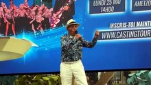Claude, 89 ans monte sur scène.