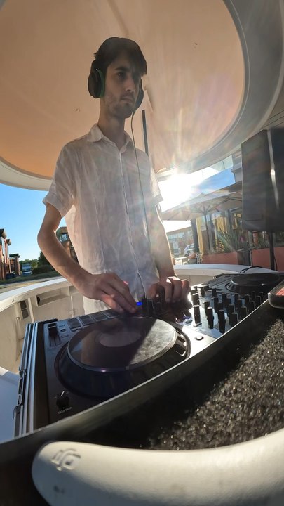 La platine qui crame 😳🔥#dj#canicule#chaleur#soleil#mix