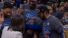 Jalen Brunson hilariously tells Josh Hart to move away during Knicks trophy celebration