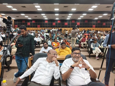 अहमदाबाद के नए महापौर बने हितेश बारोट, उप महापौर अंजू शाह