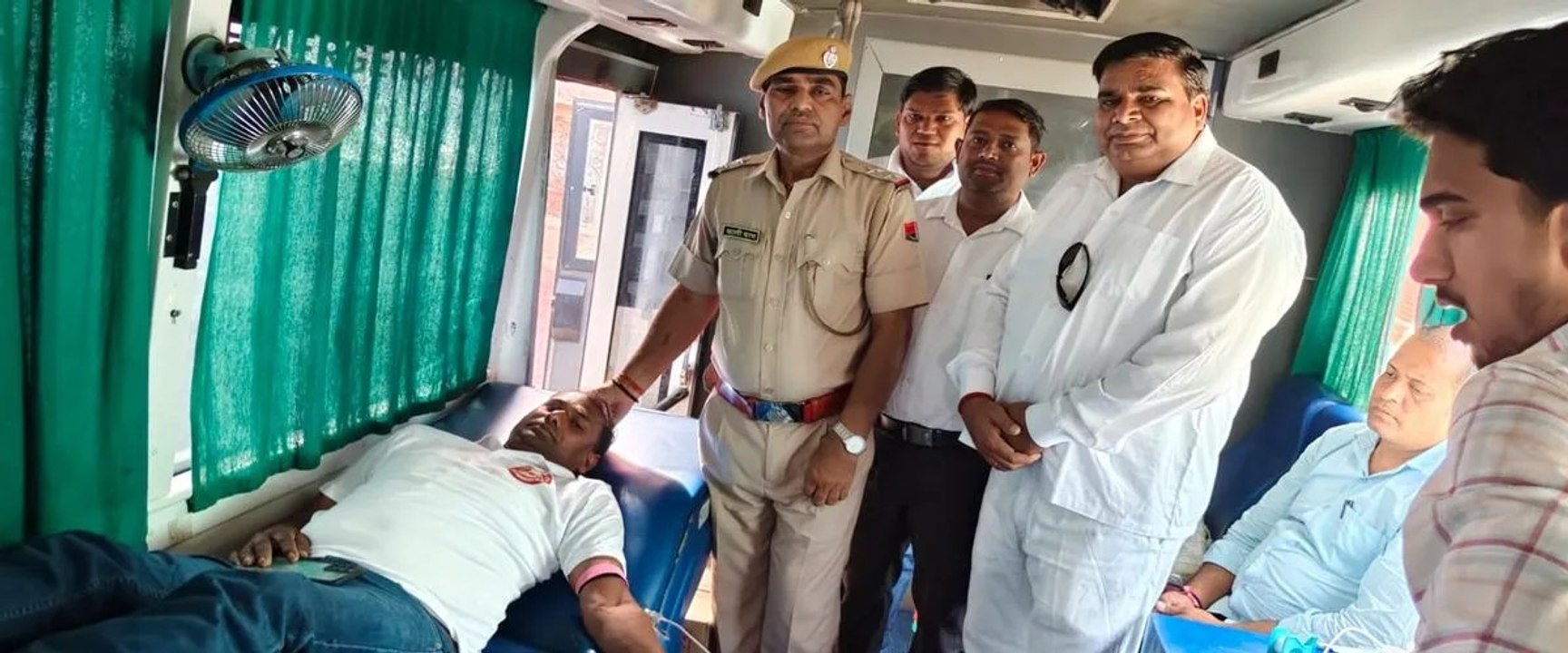तपती गर्मी में भी दिखाया उत्साह, एसी बस में 31 जनों ने किया रक्तदान