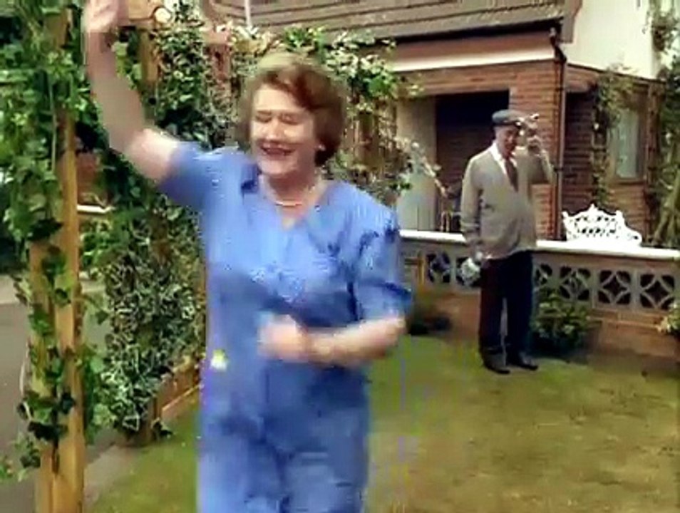 Keeping Up Appearances s05 e05 Skis