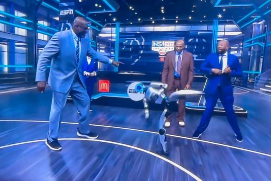 Charles Barkley no puede parar de reír viendo a Shaq y unos robots en Inside the NBA