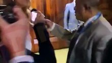 Erika Hilton bate-boca com repórter após provocação sobre banheiro trans; veja vídeo