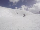 Lorin fait du snowboard