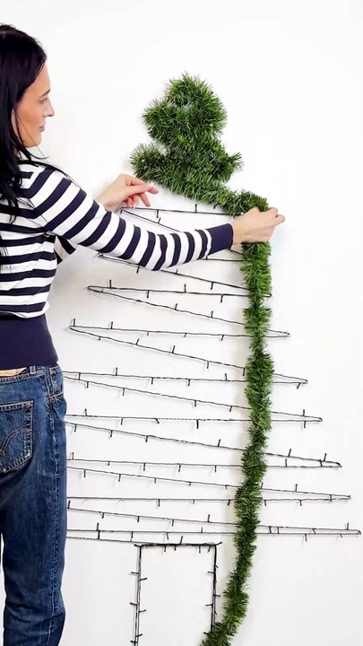 DIY wall-mounted Christmas tree magic 🎄