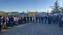 Cami avlusunda metrelerce bayramlaşma kuyruğu