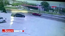 Kurbanlık yüklü kamyonetle hafif ticari aracın çarpıştığı kaza kamerada: 4 yaralı